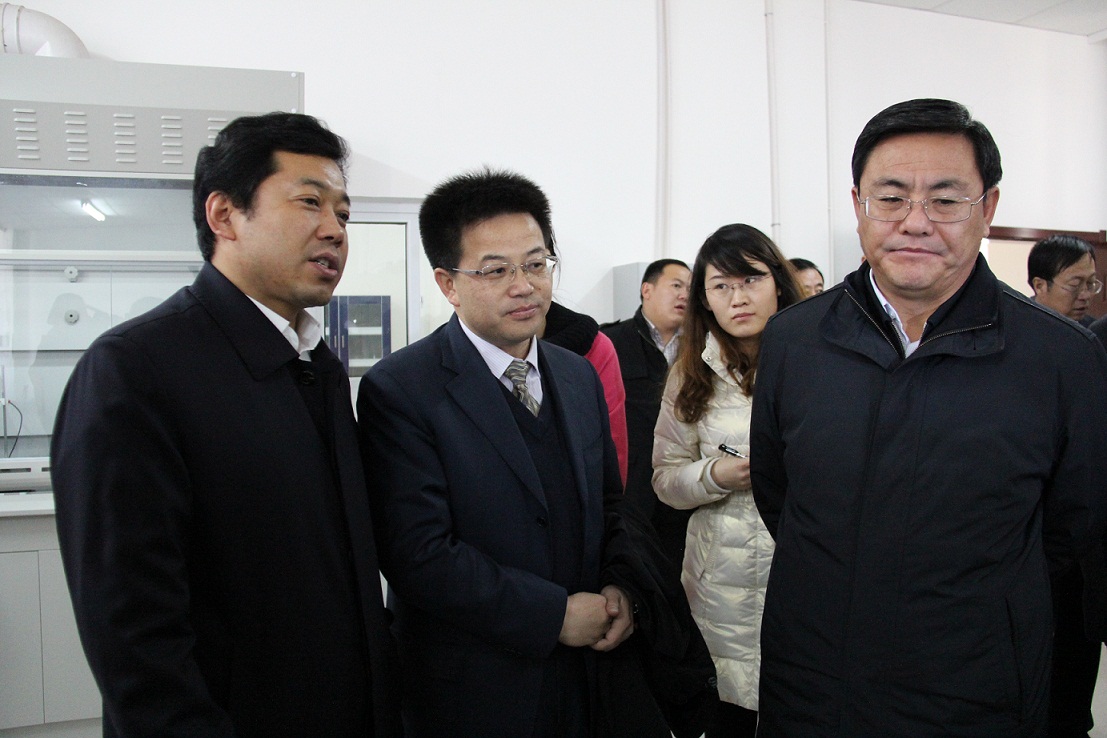 鄂爾多斯市市長廉素聽取劉萬里董事長匯報(bào)紫荊科技情況